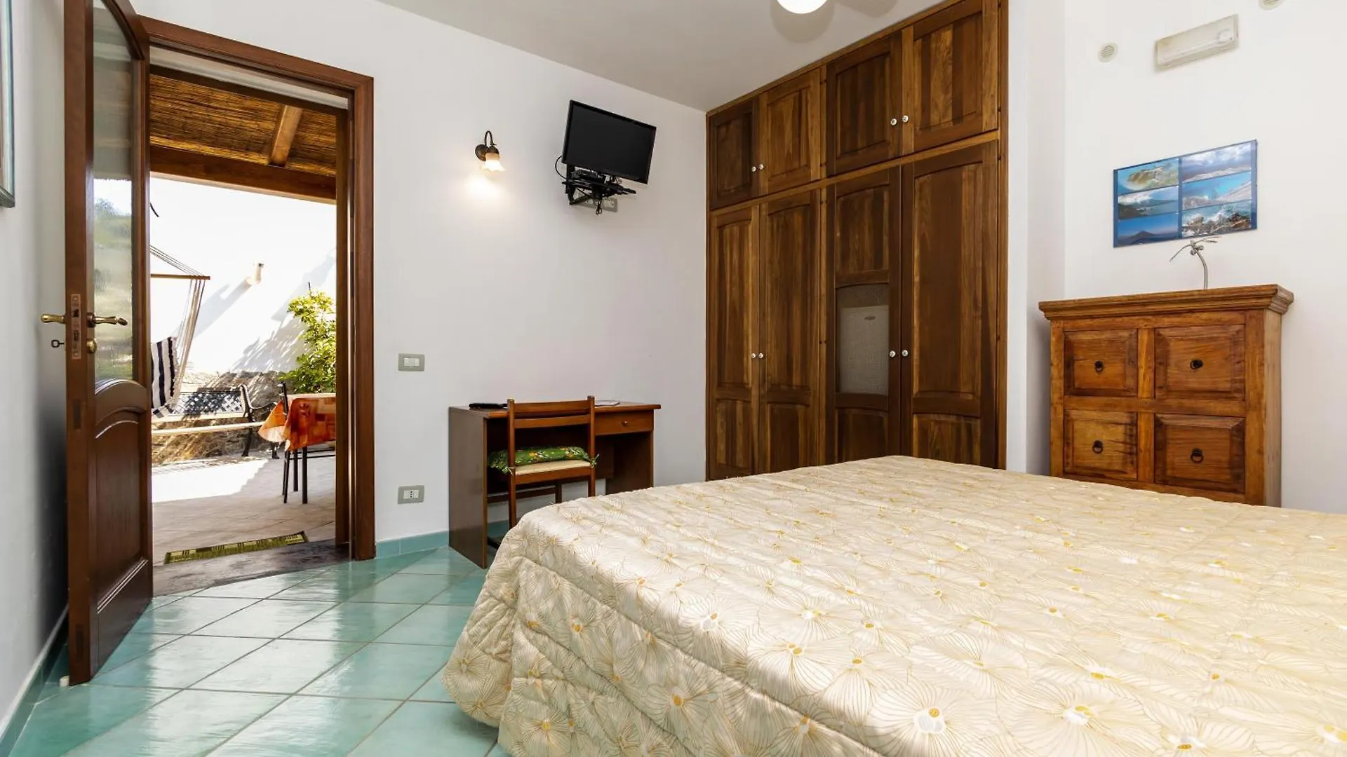 Lauricella Bed And Breakfast Lipari  Italia